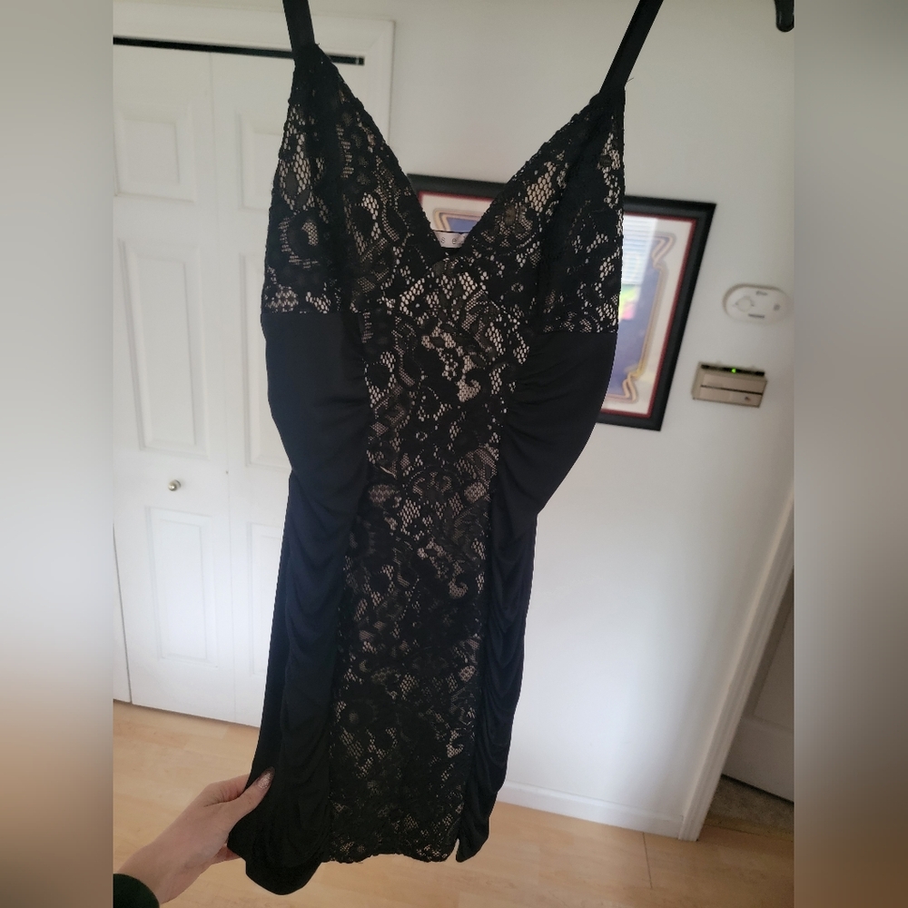 Dress - Picture 2 of 4
